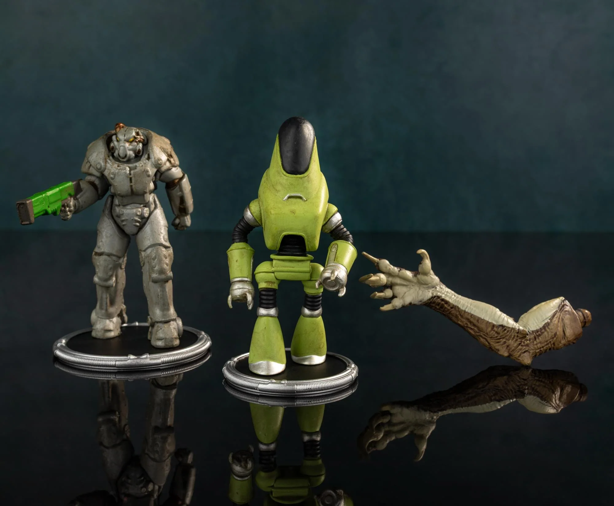 Fallout X01 and Protectron Mini Figure Set (Build-a-Figure Deathclaw) - Image 7